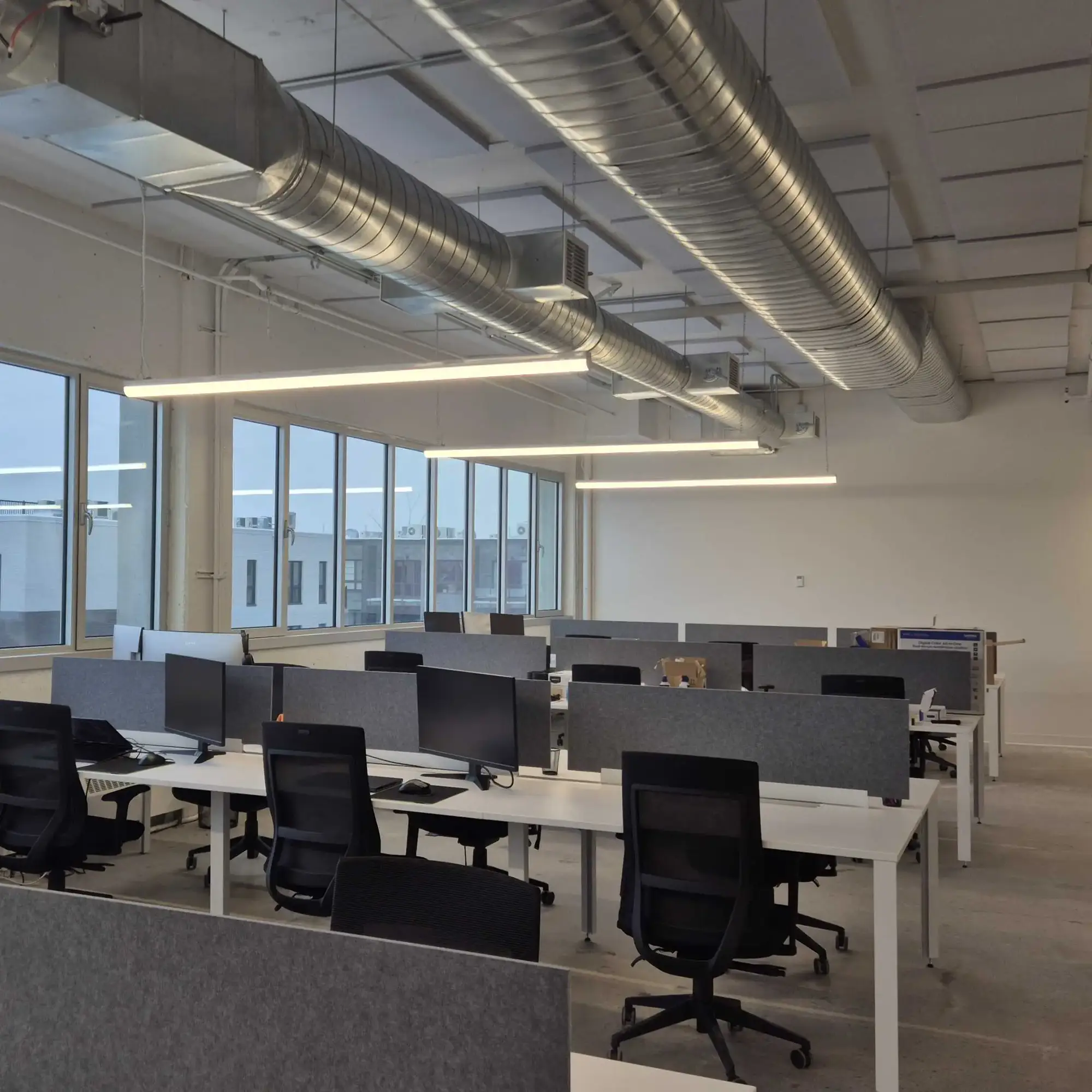 300 m² of operational space